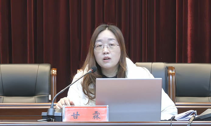 郑俊华主持县委中心组（扩大）学习暨第70期桃溪讲堂开讲活动2.jpg